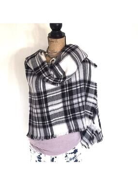 ModCloth Plaid wrap/scarf black & white soft EUC